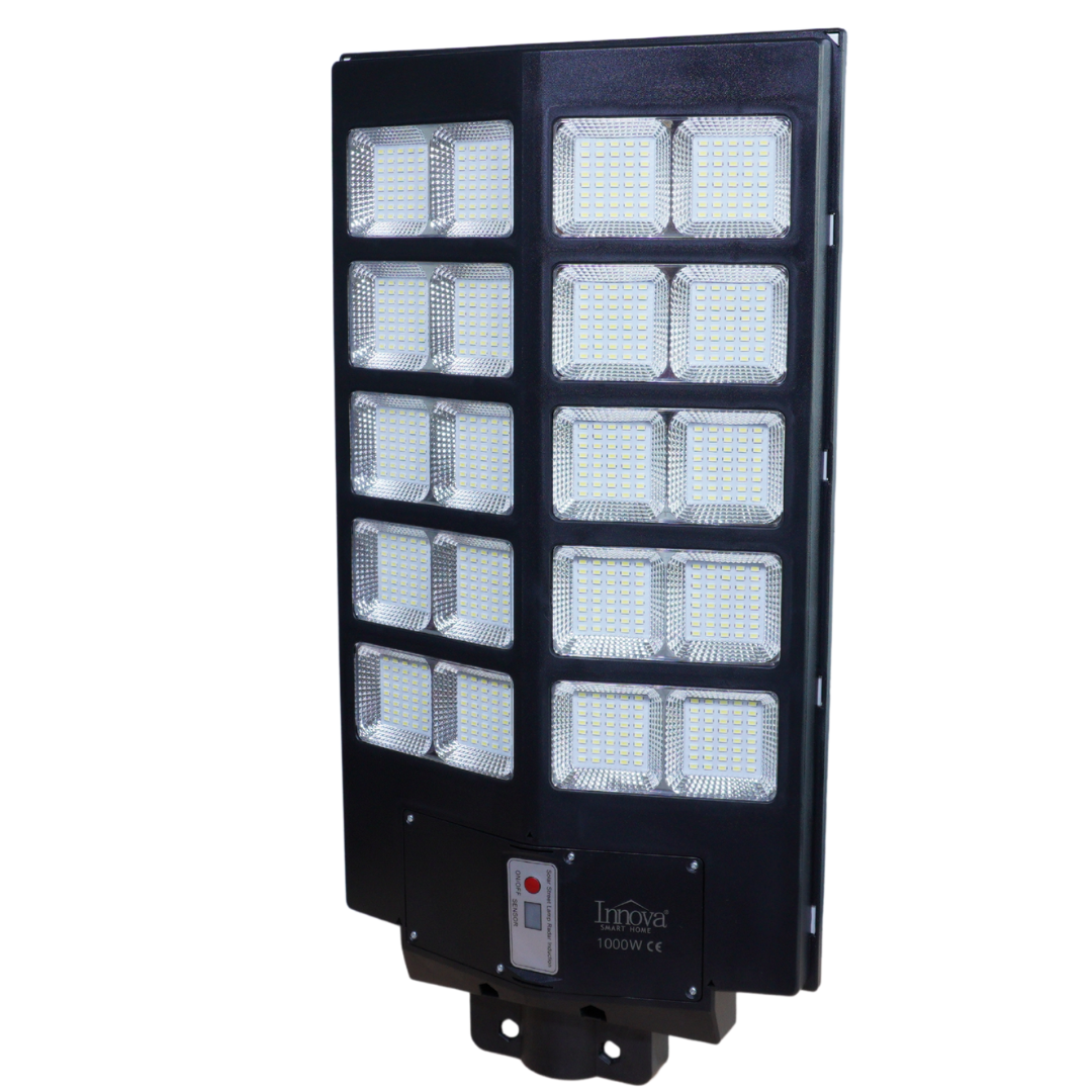 Lampa Solară Stradală Helio PRO Innova 1000W – LED 80 000 lm, Senzor Mișcare, Senzor Lumină IP66, Telecomandă & Suport Prindere + Cadou Surpriză