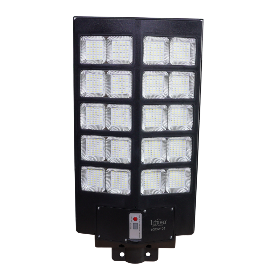 Lampa Solară Stradală Helio PRO Innova 1000W – LED 80 000 lm, Senzor Mișcare, Senzor Lumină IP66, Telecomandă & Suport Prindere + Cadou Surpriză